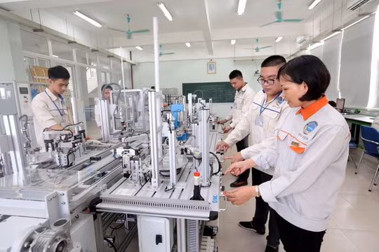 Chuyển mạnh từ 'trọng bằng cấp' sang 'trọng kỹ năng nghề', năng lực thực hành