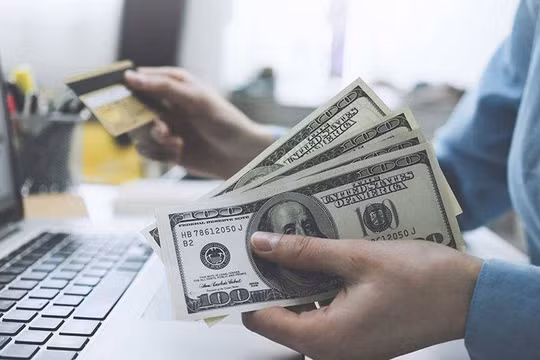Phạt tới 50 triệu đồng với hành vi khai sai ngoại tệ, vàng khi xuất nhập cảnh