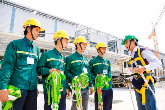 Thông qua dự án Luật sửa đổi, bổ sung một số điều của Luật An toàn, vệ sinh lao động