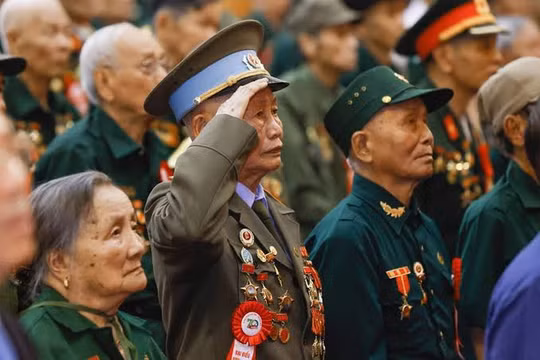 Chính phủ thông qua dự án sửa đổi Pháp lệnh Ưu đãi người có công