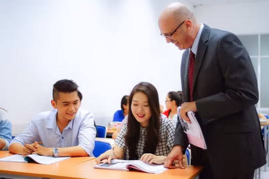 Cấp học bổng toàn phần cho 1.500 người đi học tập về công nghệ chiến lược