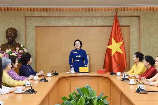 Đẩy nhanh tiến độ hoàn thiện hồ sơ trình UNESCO ghi danh áo dài Việt Nam