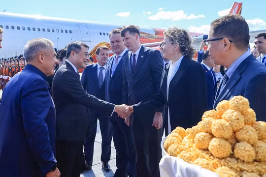 Thủ tướng Lê Minh Hưng đến Kazan, bắt đầu chuyến công tác tại Liên bang Nga