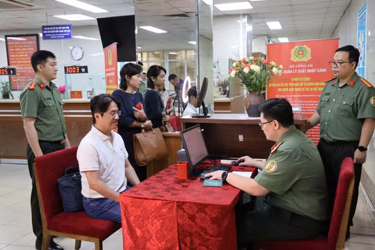 Người nước ngoài cư trú hợp pháp tại Việt Nam được cấp tài khoản định danh điện tử