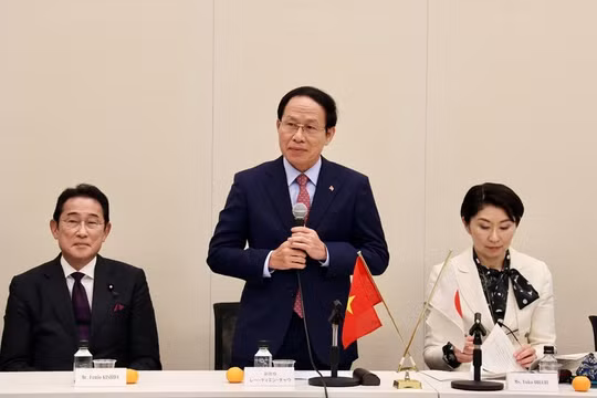 Nghị sĩ Nhật Bản dành hàng tháng đi dọc Việt Nam để viết về con người, văn hóa và du lịch