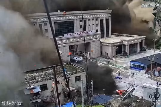 Việt Nam gửi điện thăm hỏi Trung Quốc, Nepal sau thiên tai nghiêm trọng
