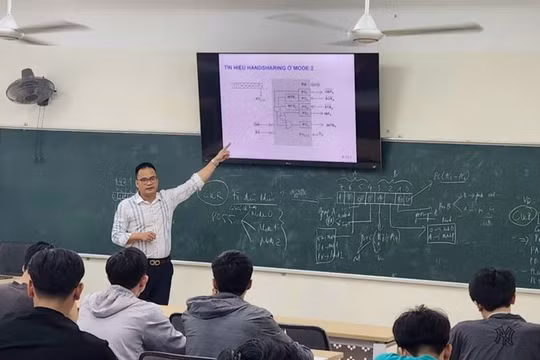 Giảng viên đồng cơ hữu trong cơ sở giáo dục đại học công lập phải có trình độ tiến sĩ