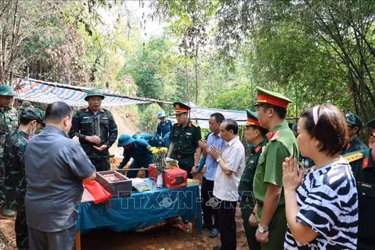 Lào Cai: Khai quật, cất bốc 2 phần mộ liệt sĩ tại đồi Đá Vôi