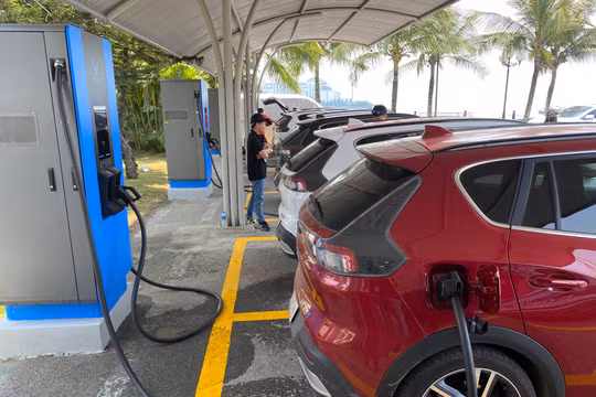 Kéo dài chính sách lệ phí trước bạ lần đầu 0% đối với ô tô điện đến năm 2030