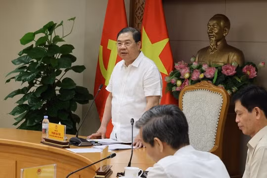 Khẩn trương hoàn thiện dự thảo các nghị định hướng dẫn thi hành Luật Hàng không dân dụng Việt Nam