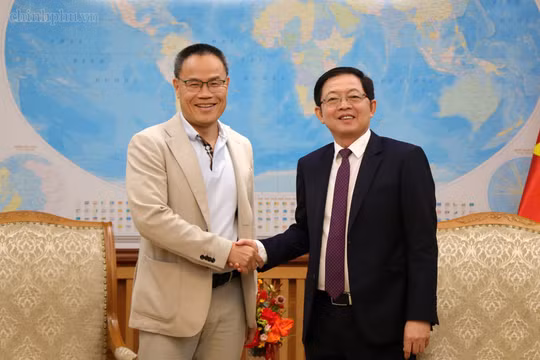 Phó Thủ tướng Hồ Quốc Dũng tiếp chuyên gia AI người Việt tại Pháp