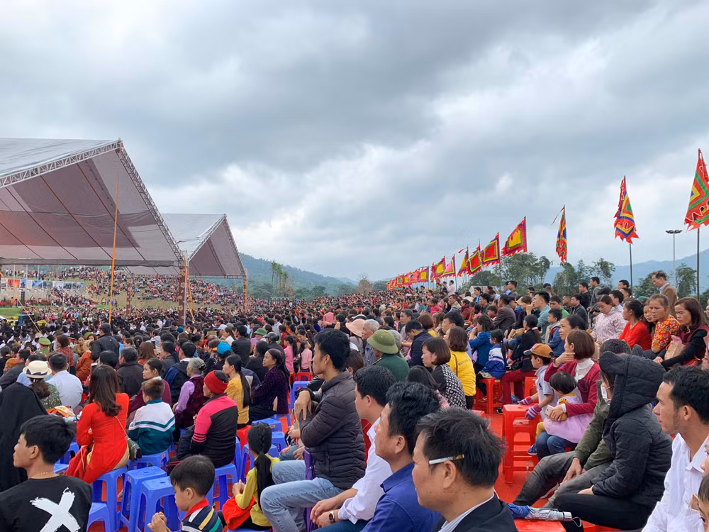 Đông đảo du khách tham dự lễ khai hội Xuân Tây Yên Tử 2019 - Ảnh: HP