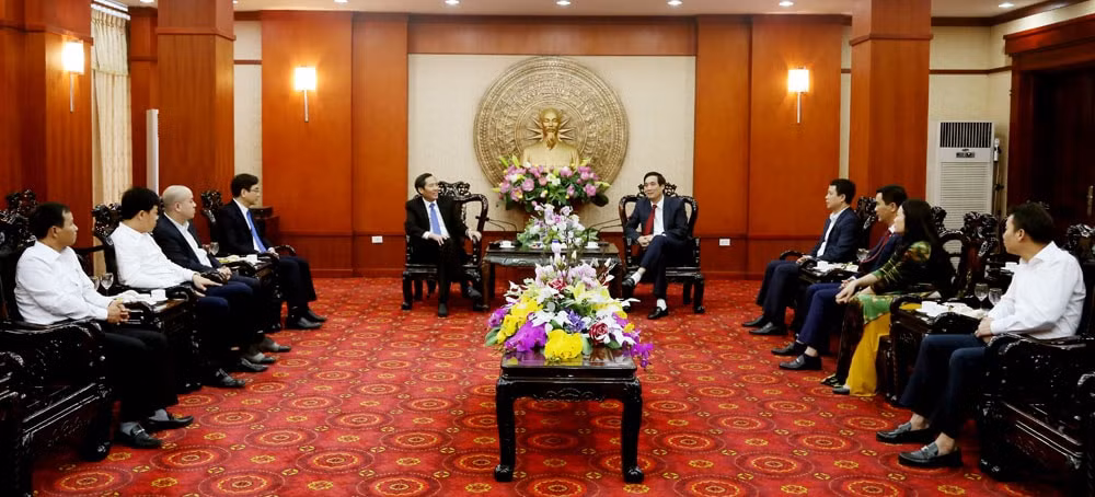 Quang cảnh buổi làm việc