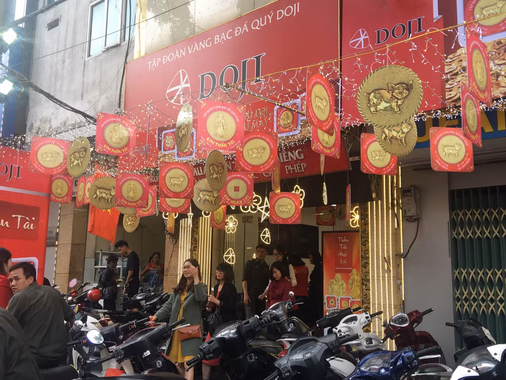 Mua vàng ngày Thần Tài tại DOJI