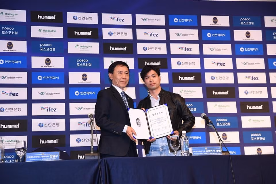 Tiền đạo Công Phượng ký kết hợp đồng với CLB Incheon United