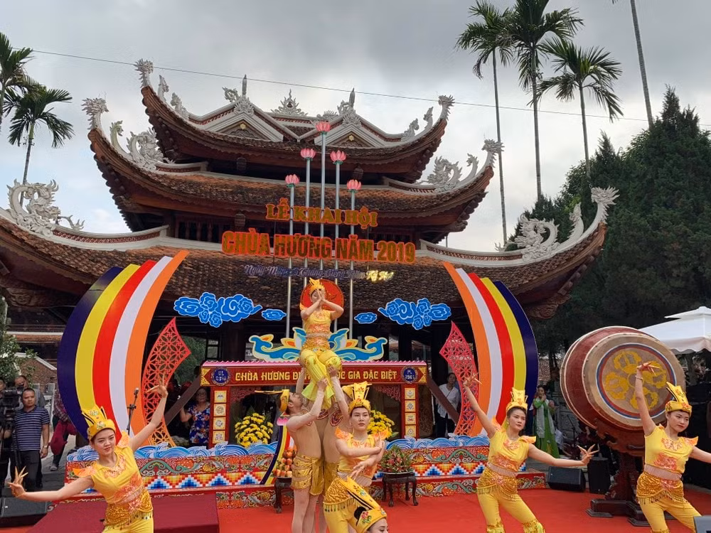 Lễ khai hội Chùa Hương năm 2019.