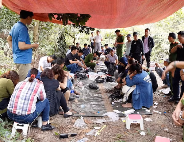 24 đối tượng bị bắt giữ tại trận. Ảnh CAHT