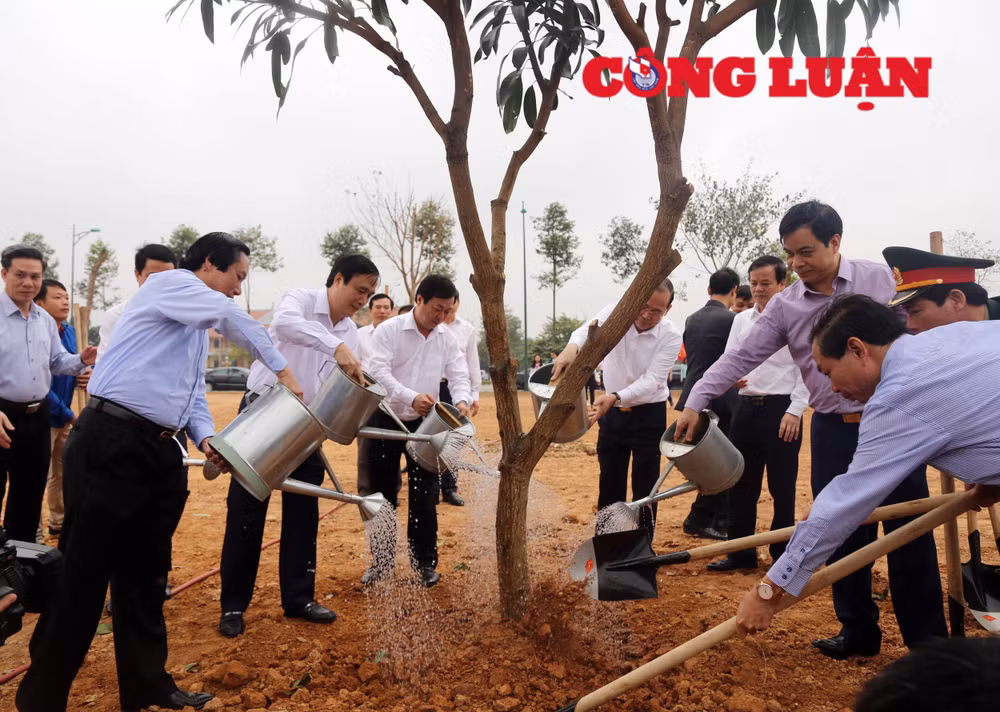 Hoạt động trồng cây được diễn ra tại Khu di tích lịch sử Đền Hùng tỉnh Phú Thọ