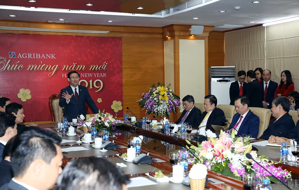 Phó Thủ tướng Chính phủ Vương Đình Huệ phát biểu tại cuộc làm việc với lãnh đạo, cán bộ, nhân viên Ngân hàng Agribank - Ảnh: VGP