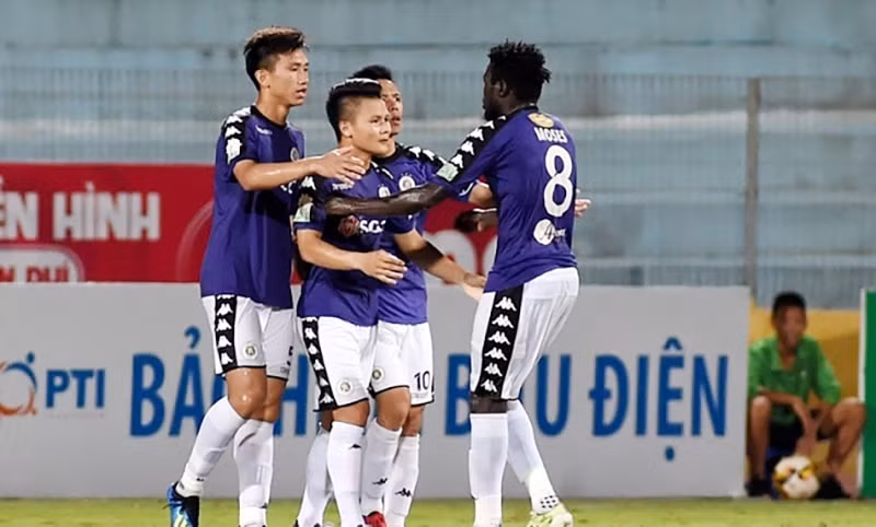 Hà Nội FC thi đấu và giành chiến thắng thuyết phục ngay trên đất Thái