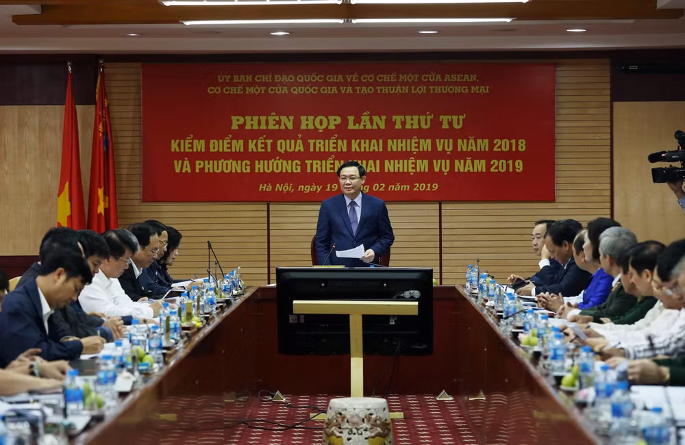 Toàn cảnh phiên họp. Ảnh: Thành Chung