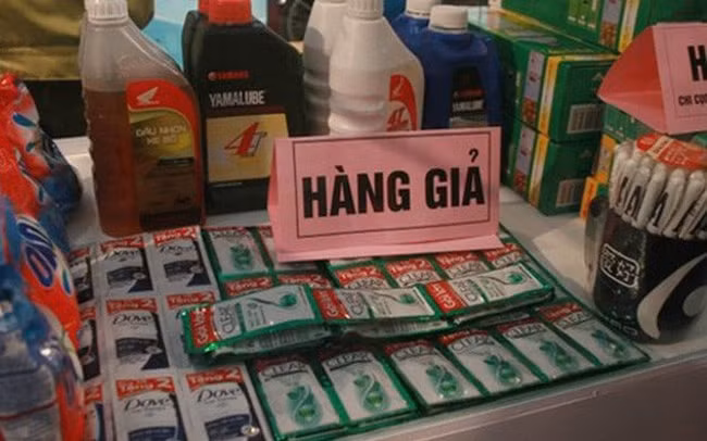 Có thể phạt tới 100 triệu đồng đối với hành vi buôn bán hàng giả, hàng cấm. Ảnh: TL