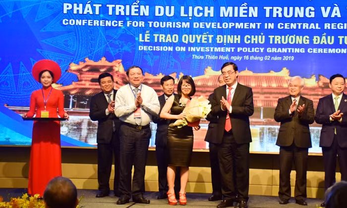 Lãnh đạo tỉnh Quảng Trị dự Hội nghị 'Phát triển du lịch miền Trung và Tây Nguyên' và đón nhận nhà đầu tư lớn đến với tỉnh.