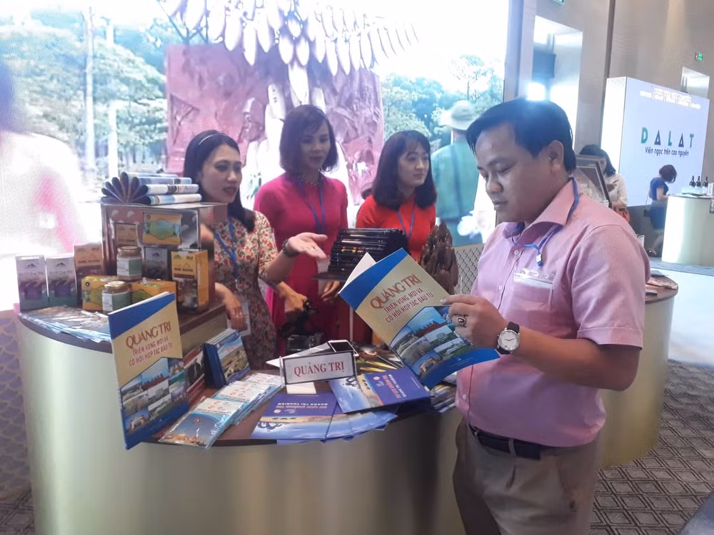 Đặc sản của tỉnh Quảng Trị giới thiệu đến Hội nghị 'Phát triển du lịch miền Trung và Tây Nguyên'.
