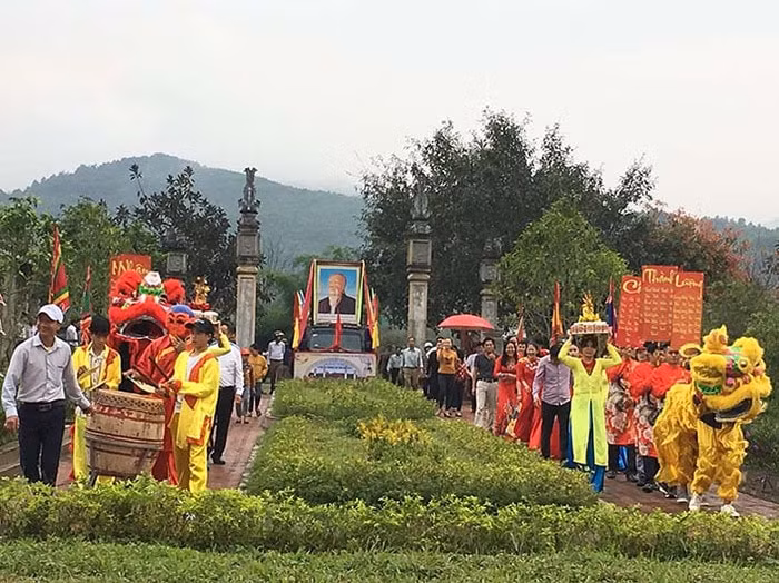 Lễ hội Hải Thượng Lãn Ông được diễn ra với nhiều hoạt động phong phú, sôi nổi. Ảnh: Thanh Hà