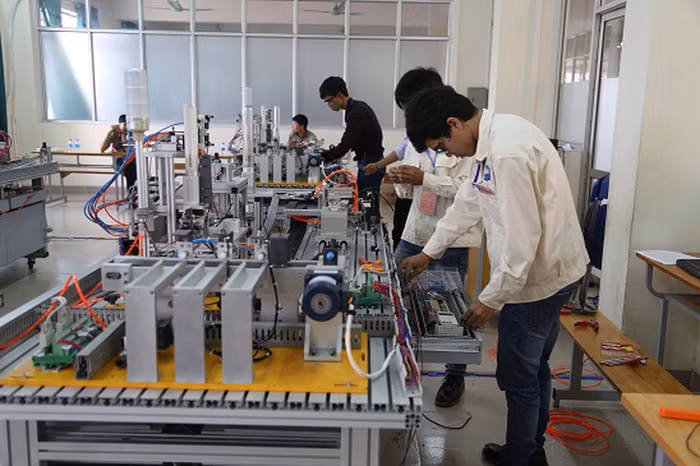 Chính phủ quy định đối với trung tâm giáo dục nghề nghiệp tối thiểu là 5 tỷ đồng; đối với trường trung cấp tối thiểu là 50 tỷ đồng; đối với trường cao đẳng tối thiểu là 100 tỷ đồng. Ảnh: internet