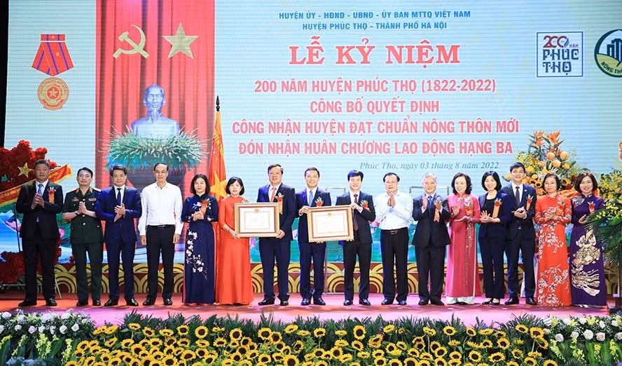 huyen phuc tho ha noi don nhan huan chuong lao dong hang ba va quyet dinh dat chuan huyen nong thon moi hinh 2