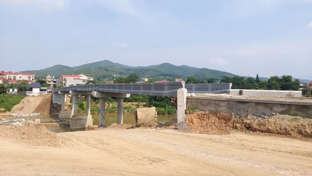 phu tho can canh cau vang hon 40 ty bac qua song bua hinh 2