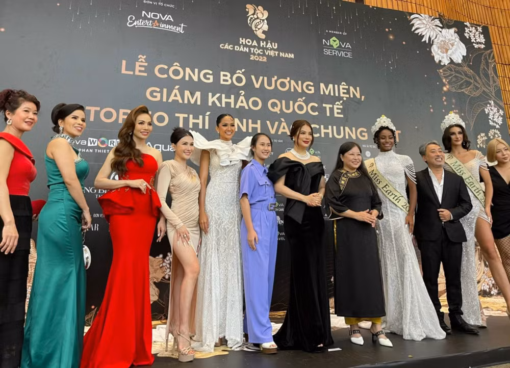 mot mua he y nghia cua hoa hau xu kinh bac nguyen trang nguyet minh hinh 4