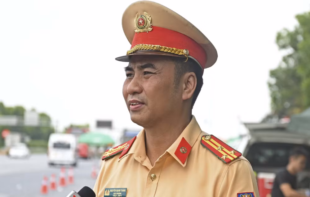 tai xe duong tinh voi ma tuy bi phat hien tren cao toc noi bai lao cai hinh 2
