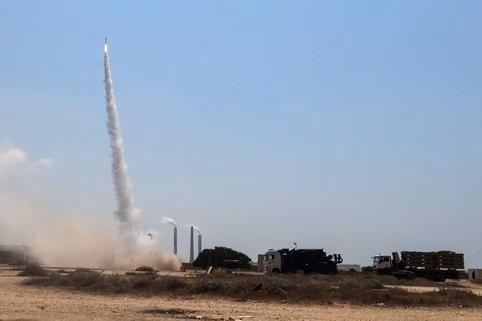 giao tranh o gaza tai bung phat ngay thu hai voi phao kich va ten lua hinh 2