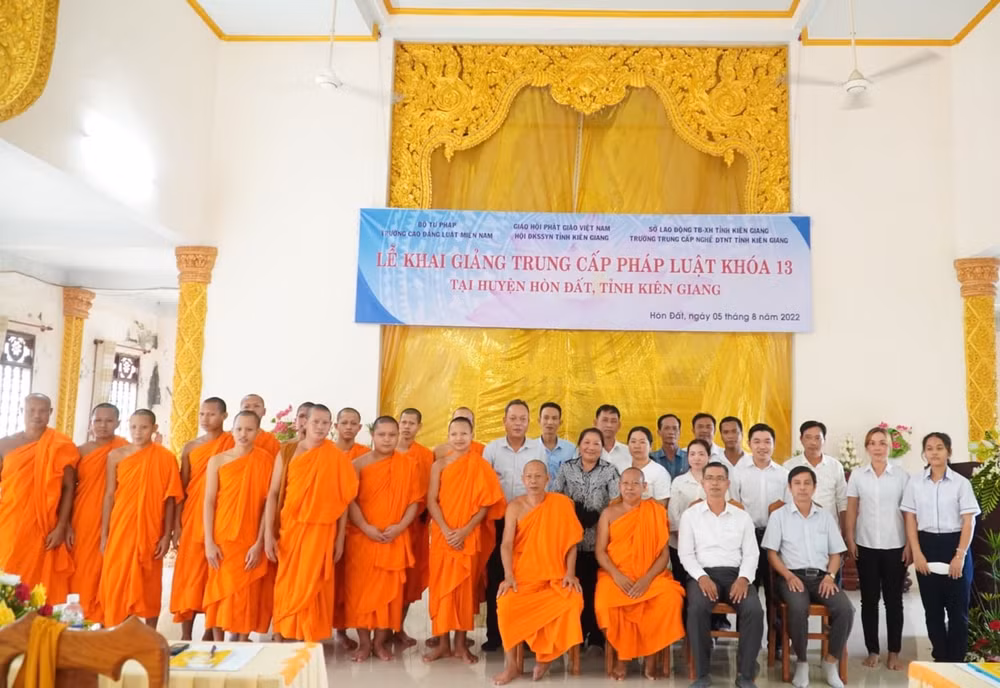 kien giang khai giang lop trung cap luat cho 30 tang sinh phat tu nam tong hinh 1