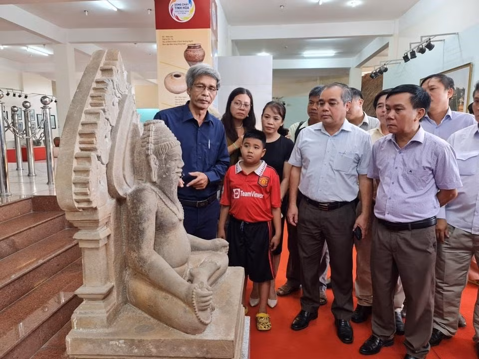 chiem nguong 3 bao vat quoc gia tai bao tang tinh quang ngai hinh 3