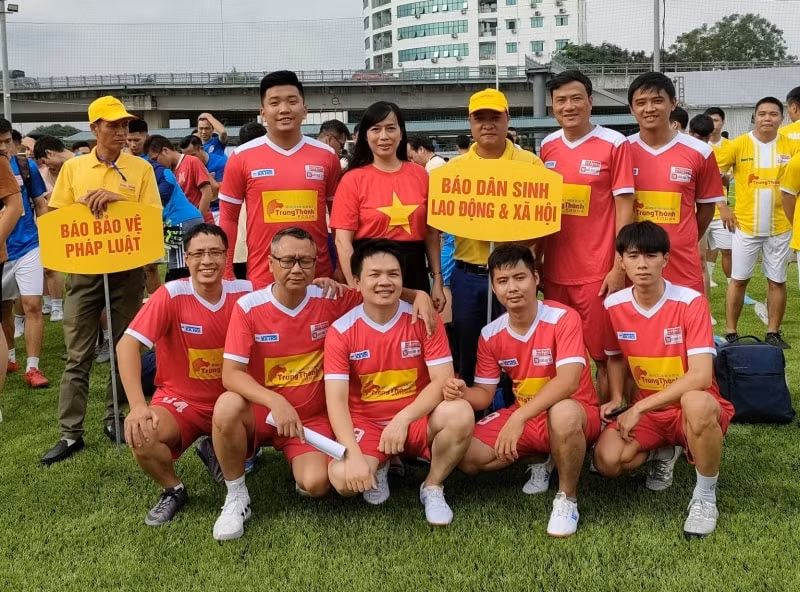 khoi tranh giai bong da cac co quan thong tan bao chi cup trung thanh lan thu viii hinh 1