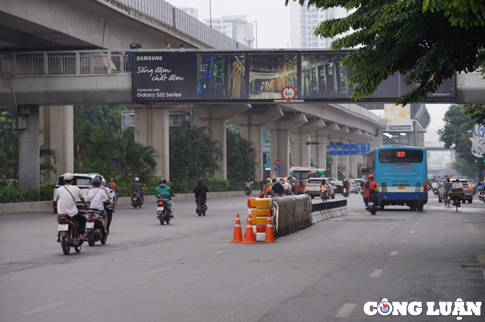 giao thong lon xon trong ngay dau phan lan duong nguyen trai ha noi hinh 6