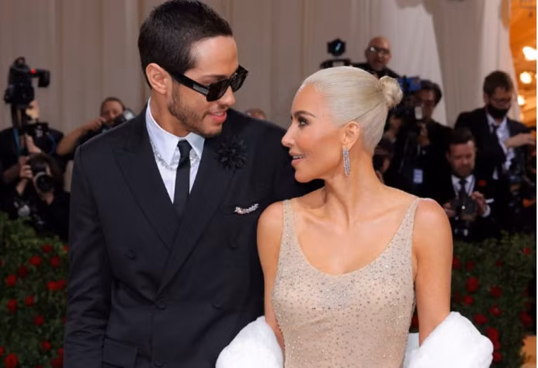kim kardashian va pete davidson duong ai nay di sau 9 thang hen ho hinh 3