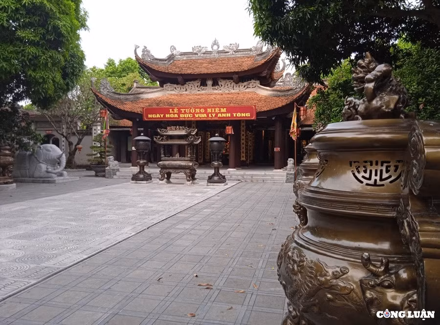 den do chon linh thieng co kinh bac nhat kinh bac hinh 1