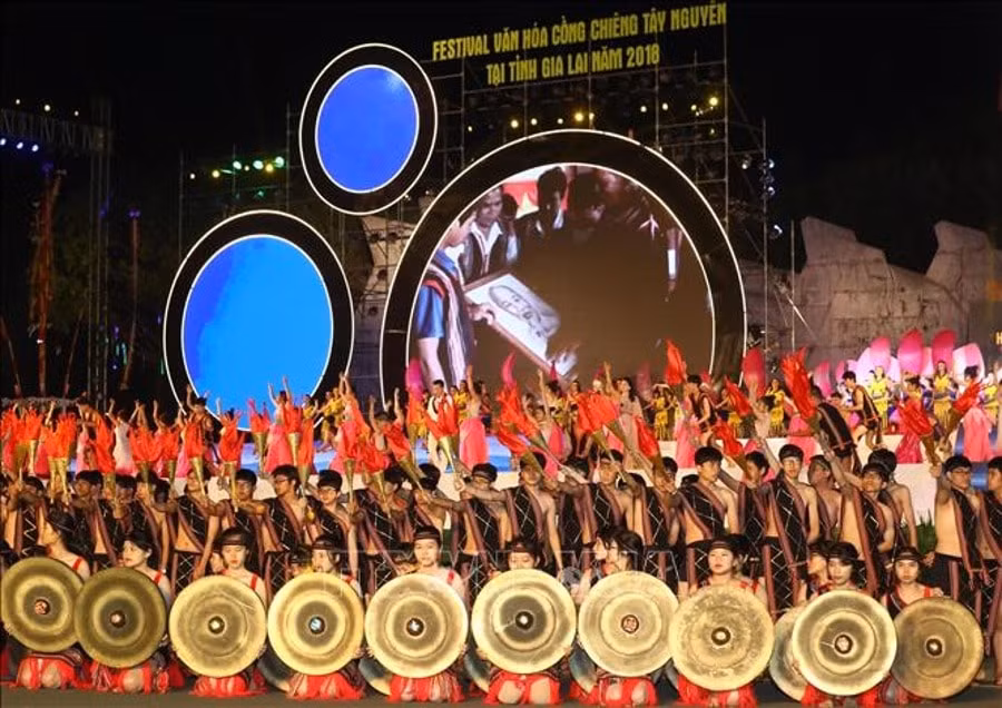 25000 nguoi tham du festival van hoa cong chieng tay nguyen hinh 1