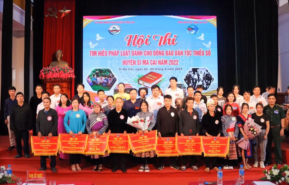 lao cai to chuc hoi thi tim hieu phap luat danh cho dong bao dtts huyen si ma cai hinh 2