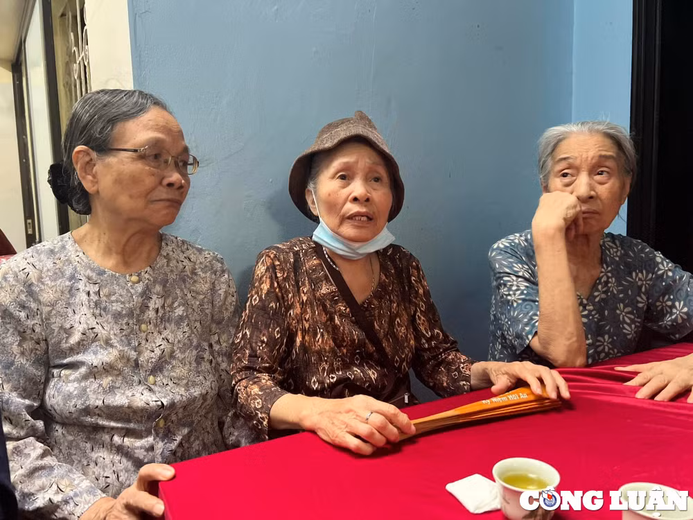 xuc dong nguoi than den chia buon chat kin can nha cua cac chien sy gap nan hinh 3