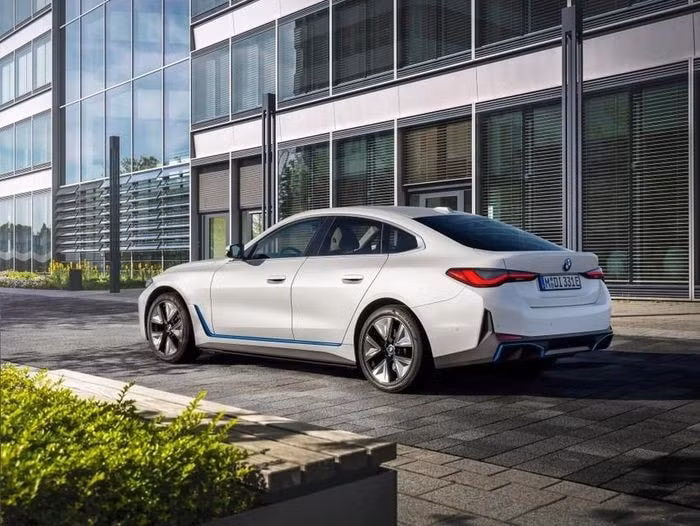 bmw i4 edrive35 sedan thuan dien cong nghe vuot troi gia sieu hoi hinh 1