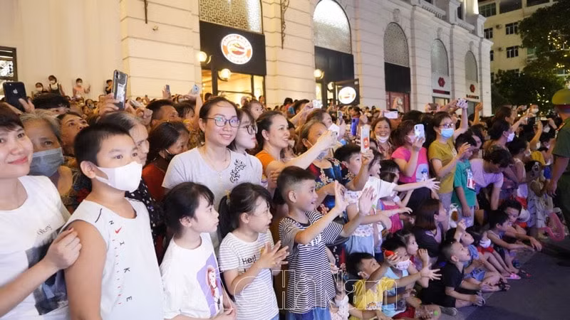 le hoi carnaval lan dau tien dien ra tai duong pho ha nam hinh 4