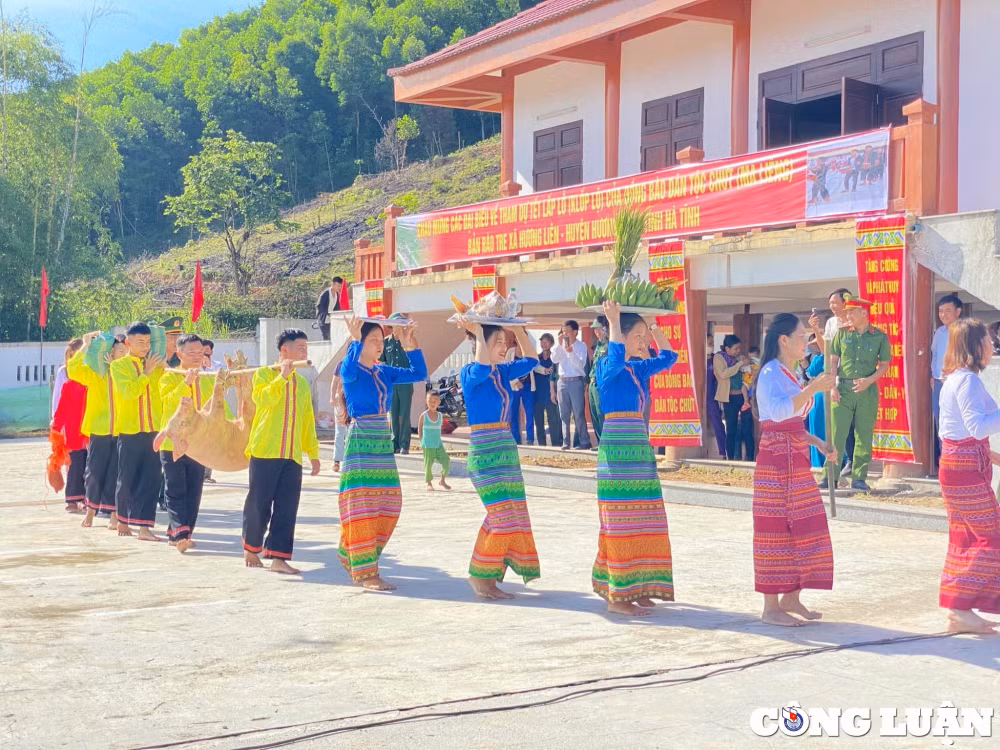 dong bao dan toc chut vui le hoi tet lap lo hinh 9