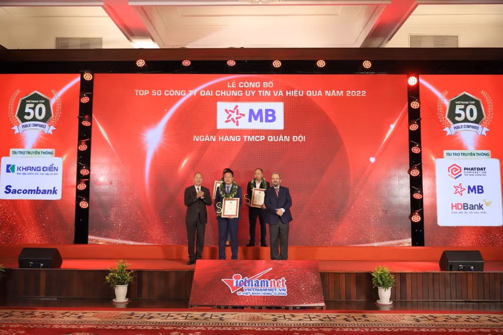 mb vao top 4 ngan hang thuong mai uy tin viet nam 2022 hinh 2