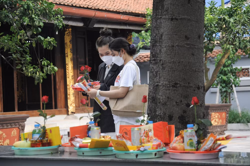 gioi tre ha thanh no nuc di chua ha cau duyen vao ngay le that tich hinh 8