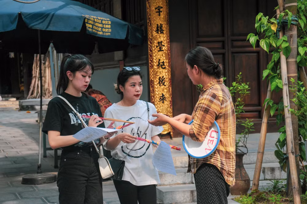 gioi tre ha thanh no nuc di chua ha cau duyen vao ngay le that tich hinh 3